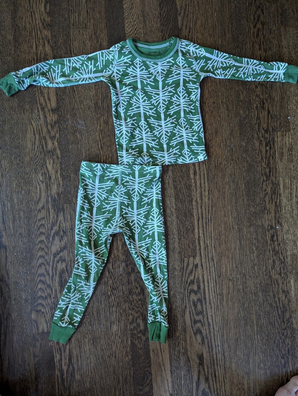 Pact Organic green birch tree dream big pajamas, 3T EUC holiday!